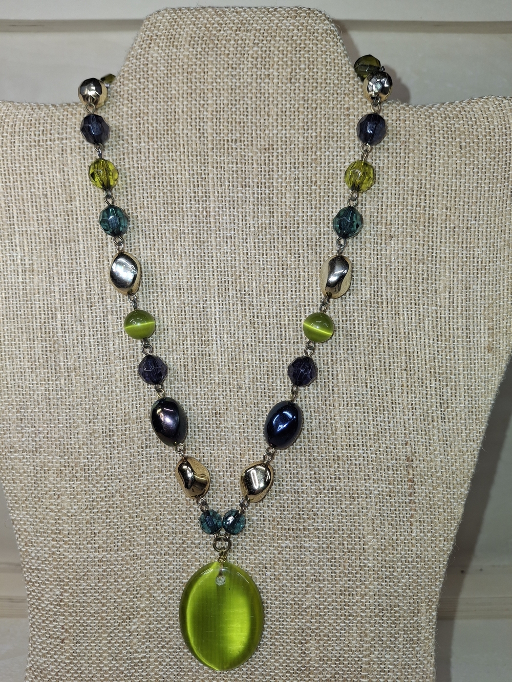 Handmade Green Beaded Pendant Necklace - Women Jewelry
